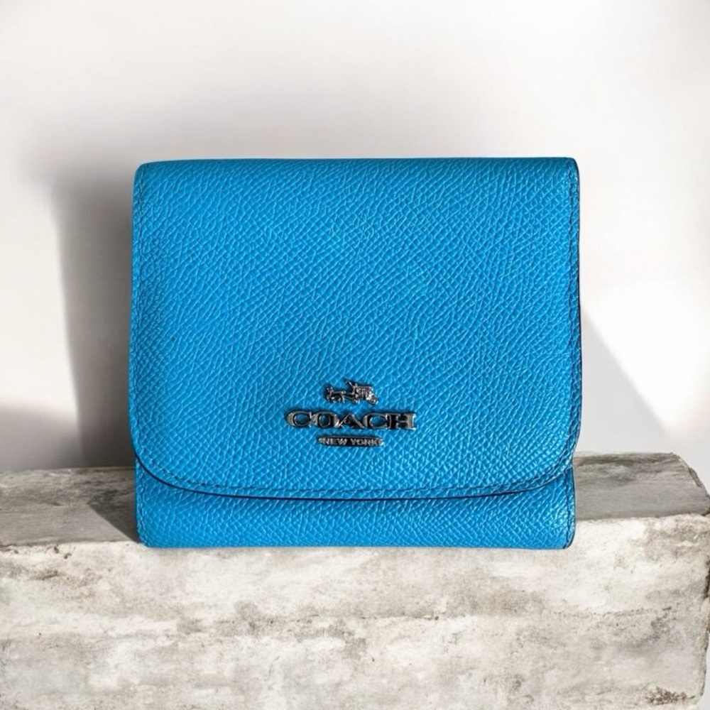 COACH Vibrant Blue Pebbled Leather Compact Wallet